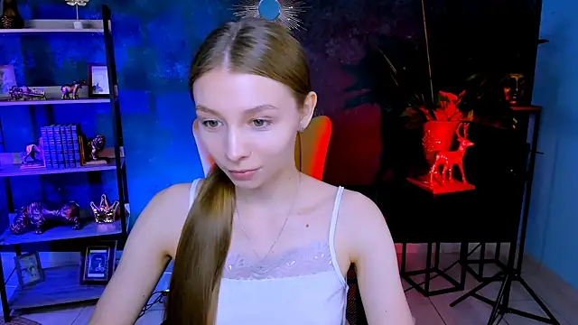 JulieDaniel online show from July 6, 2026, 4:08 am