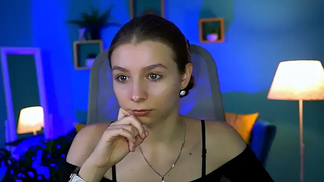 JulieDaniel online show from October 24, 2025, 4:22 am