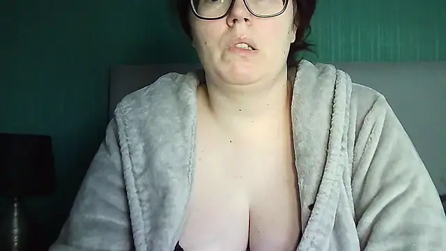 Curvy-BellaX online show from October 13, 2025, 9:22 am