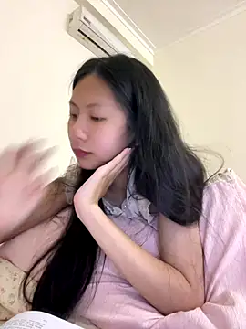 Lil-Gi online show from November 11, 2025, 4:02 pm