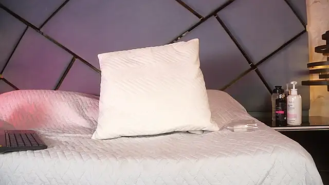 Snapshot of marcela_rojas chatting on February 20, 2026, 11:45 am marcela rojas online show from February 20, 2026, 11:45 am