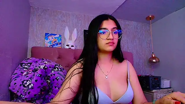 laurenelove online show from November 19, 2025, 12:43 am