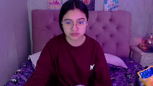 laurenelove online show from September 17, 2025, 3:19 am