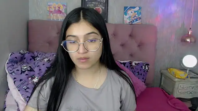 laurenelove online show from October 13, 2025, 3:30 am