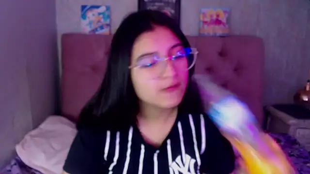 laurenelove online show from September 19, 2025, 2:26 am