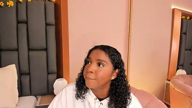 LisaMendez online show from November 30, 2025, 4:24 am