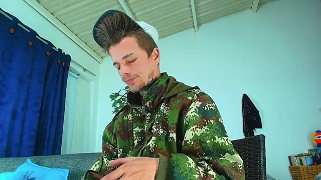 Snapshot of Gold_Loyal77 chatting on September 17, 2025, 4:47 am Gold Loyal77 online show from September 17, 2025, 4:47 am