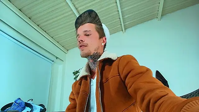 Snapshot of Gold_Loyal77 chatting on September 9, 2025, 1:59 am Gold Loyal77 online show from September 9, 2025, 1:59 am