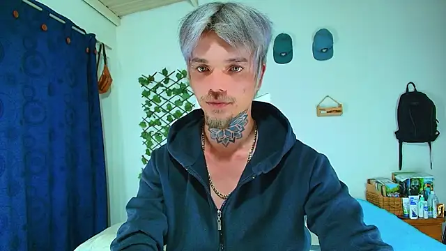 Snapshot of Gold_Loyal77 chatting on March 3, 2026, 1:01 am Gold Loyal77 online show from March 3, 2026, 1:01 am