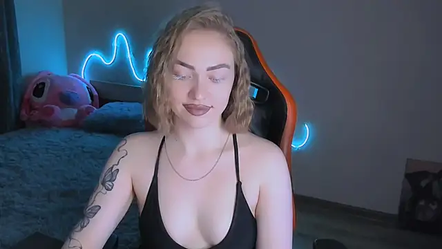 Snapshot of LaraKrein_lk chatting on April 16, 2026, 4:08 pm LaraKrein lk online show from April 16, 2026, 4:08 pm