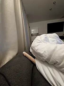 SexyJulia21 online show from April 13, 2026, 6:39 am