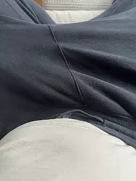 Tri3rer online show from February 16, 2026, 8:13 am