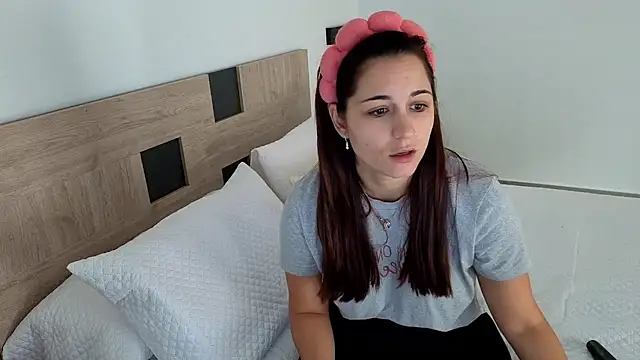 Snapshot of morninglorytv chatting on October 31, 2025, 10:01 am morninglorytv online show from October 31, 2025, 10:01 am