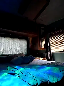 Snapshot of ShawnandDani7074 chatting on December 20, 2025, 3:48 pm ShawnandDani7074 online show from December 20, 2025, 3:48 pm