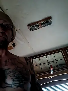 Snapshot of ShawnandDani7074 chatting on January 11, 2026, 4:36 pm ShawnandDani7074 online show from January 11, 2026, 4:36 pm