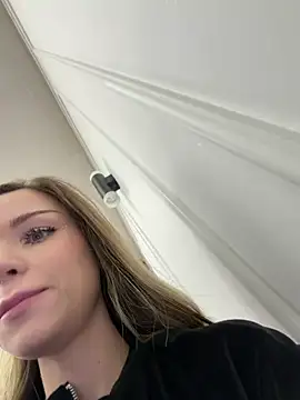 MarilynNova online show from February 6, 2026, 4:19 am