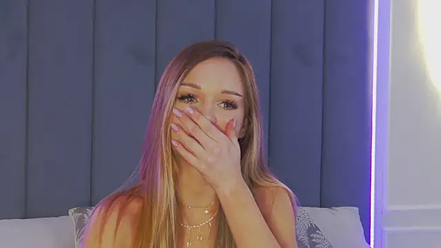 MarilynNova online show from September 9, 2025, 4:44 am