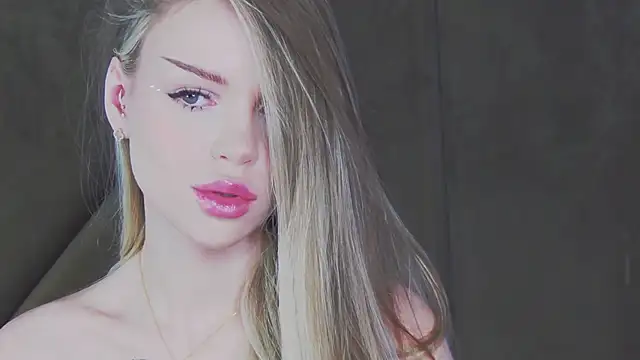 MarilynNova online show from April 14, 2026, 4:39 am