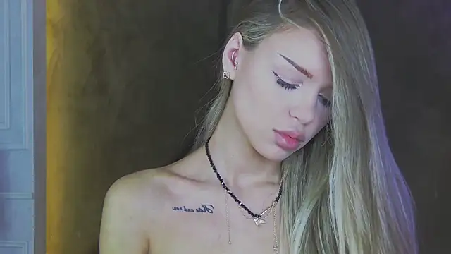 MarilynNova online show from May 10, 2026, 4:16 am