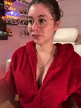 Snapshot of Sharon_07 chatting on February 17, 2026, 11:35 pm Sharon 07 online show from February 17, 2026, 11:35 pm