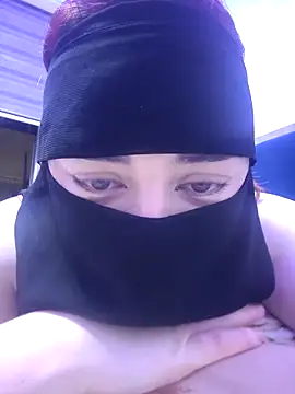 Snapshot of _Douna_-_ chatting on October 17, 2025, 11:39 pm Douna - online show from October 17, 2025, 11:39 pm