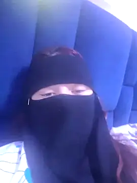 Snapshot of _Douna_-_ chatting on October 12, 2025, 4:19 pm Douna - online show from October 12, 2025, 4:19 pm