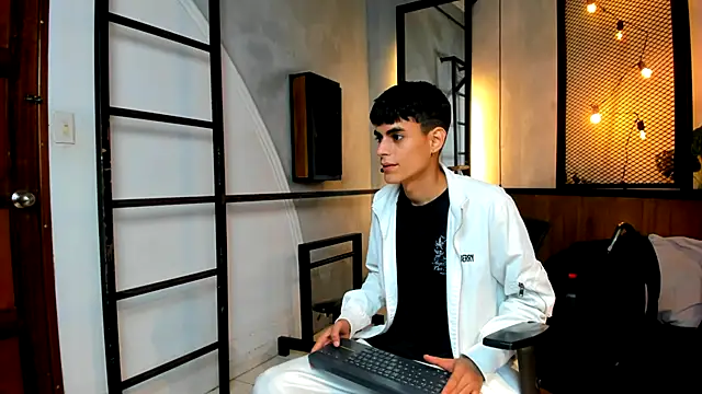 Dani mc1 online show from October 12, 2025, 11:44 am