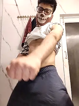 Snapshot of mrmasseur06 chatting on April 2, 2026, 6:47 pm mrmasseur06 online show from April 2, 2026, 6:47 pm