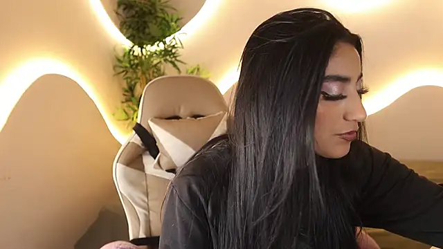 Emma and Issac online show from October 23, 2025, 5:17 am