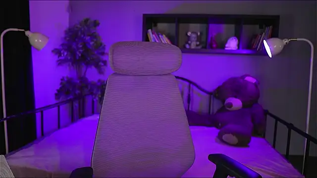 Emma and Issac online show from March 7, 2026, 8:36 pm