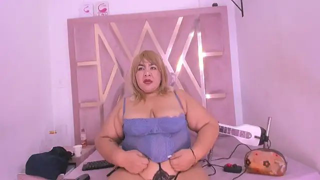 samantaasm online show from November 16, 2025, 8:46 pm