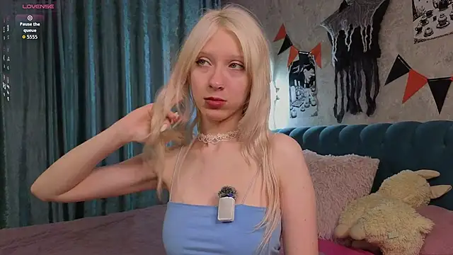 Snapshot of BubugAgaska chatting on November 6, 2025, 7:29 pm BubugAgaska online show from November 6, 2025, 7:29 pm