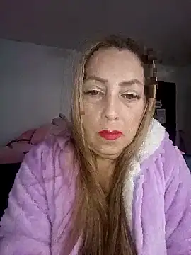 Estefania Arce online show from January 7, 2026, 7:41 pm