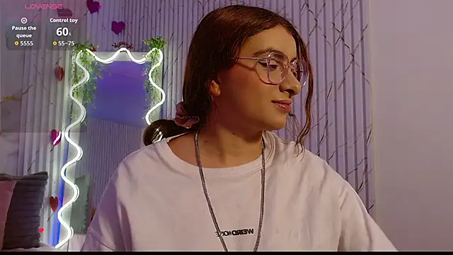 Naomy tay1 online show from February 20, 2026, 3:36 am