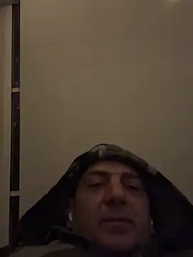 Snapshot of BULLBSX chatting on March 17, 2026, 10:35 pm BULLBSX online show from March 17, 2026, 10:35 pm