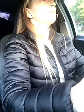 Reina Cummings online show from October 10, 2025, 4:57 am