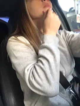 Reina Cummings online show from September 14, 2025, 4:35 am