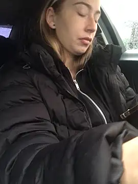 Reina Cummings online show from October 2, 2025, 5:00 am