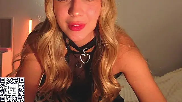 Snapshot of Martina_Isseee chatting on October 30, 2025, 4:48 pm Martina Isseee online show from October 30, 2025, 4:48 pm