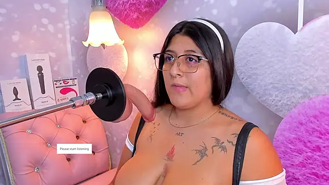 Snapshot of megann__up chatting on September 24, 2025, 3:35 am megann up online show from September 24, 2025, 3:35 am