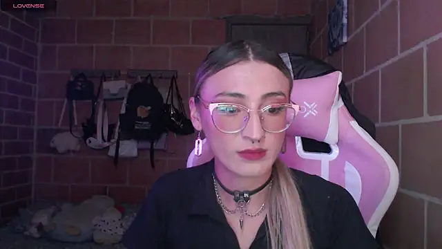 Andrea camilaaa online show from August 7, 2026, 7:31 pm
