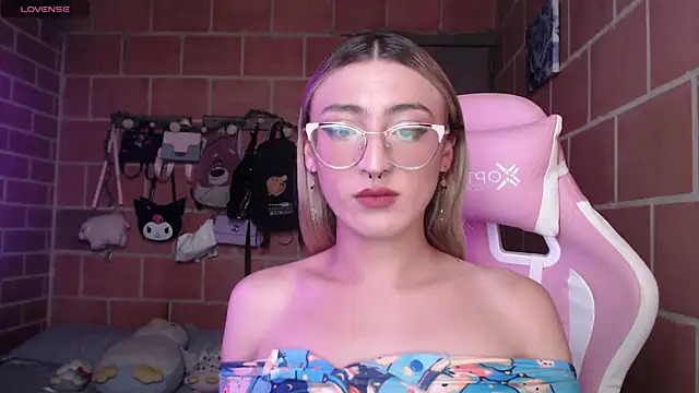 Andrea camilaaa online show from June 9, 2026, 3:24 pm