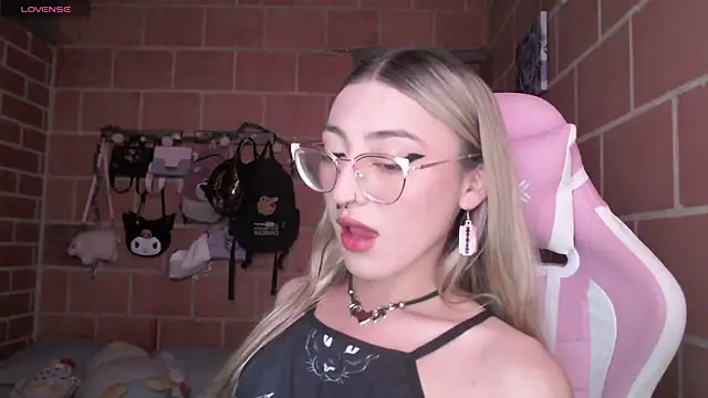Andrea camilaaa online show from June 21, 2026, 6:57 pm