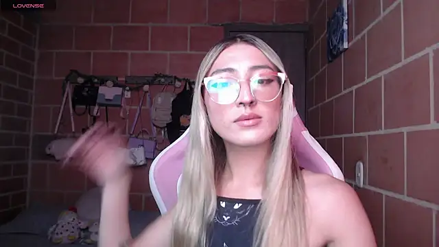 Andrea camilaaa online show from May 26, 2026, 4:16 pm