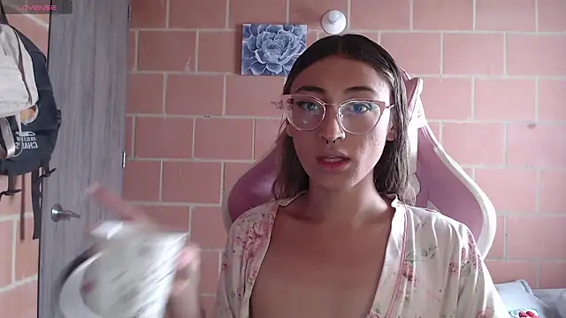 Andrea camilaaa online show from February 12, 2026, 1:44 pm