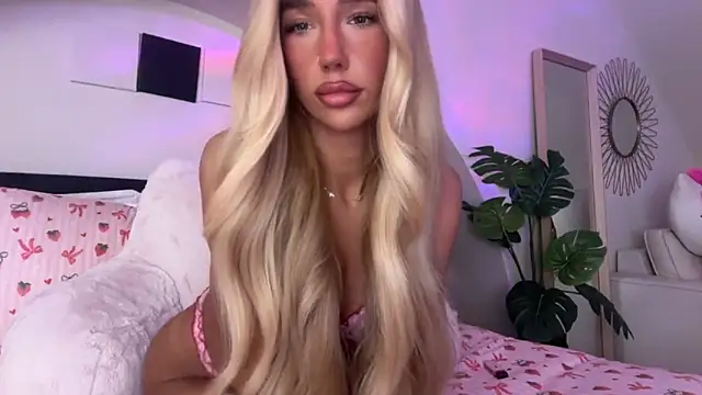 KENNIEXROSE online show from April 13, 2026, 11:20 pm