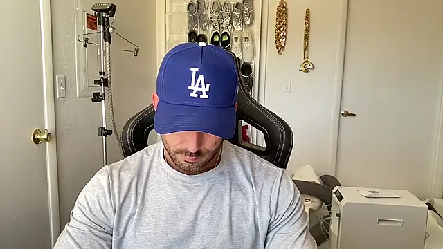 brettmycles28 online show from July 1, 2026, 9:59 pm