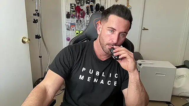 brettmycles28 online show from June 27, 2026, 4:13 pm