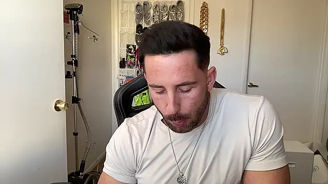 brettmycles28 online show from July 28, 2026, 1:02 am