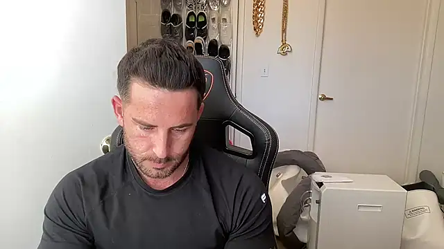 brettmycles28 online show from June 26, 2026, 3:18 pm